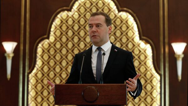 Председатель правительства РФ Дмитрий Медведев во время подхода к прессе по итогам 9-го Восточноазиатского саммита