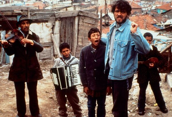 Югославский и сербский кинорежиссёр Эмир Кустурица на съемках фильма Время цыган. 1988 год