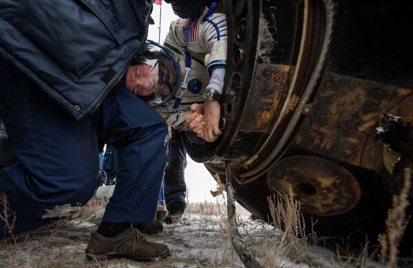 Американский астронавт Рид Вайзман после приземления 41-ой экспедиции на МКС