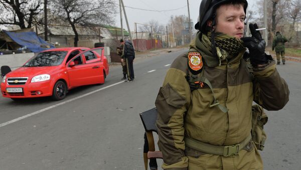 Ополченцы на блокпосту ДНР в Донецке. Архивное фото