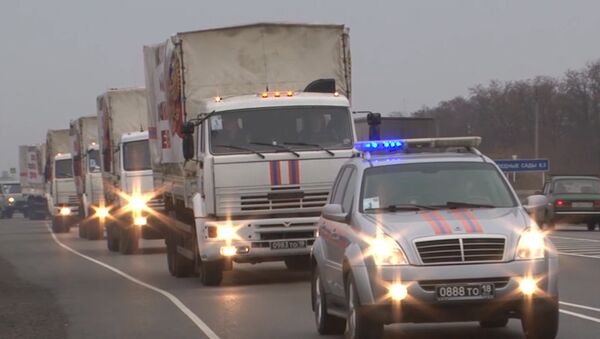Грузовики МЧС  с гумпомощью для Донбасса. Архивное фото