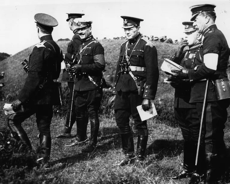 Уинстон Черчилль на военных маневрах 1910 года Уинстон Черчилль на военных маневрах 1910 года