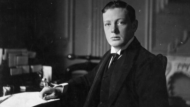 Уинстон Черчилль в возрасте 26 лет, архивное фото Уинстон Черчилль в возрасте 26 лет, архивное фото