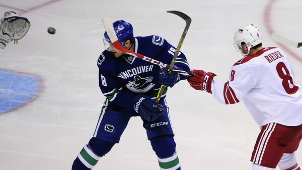 Аризона Койотис против Ванкувер Кэнакс в матче регулярного чемпионата НХЛ, 14 ноября 2014