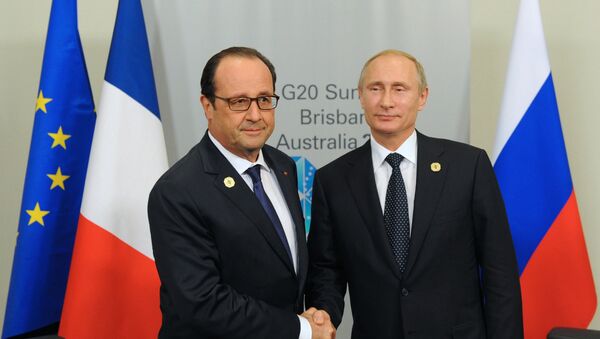 Президент России Владимир Путин (справа) и президент Франции Франсуа Олланд. Архивное фото