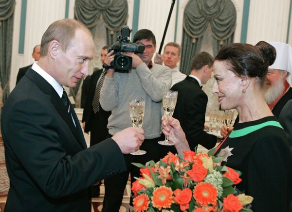 Президент РФ Владимир Путин и балерина Майя Плисецкая