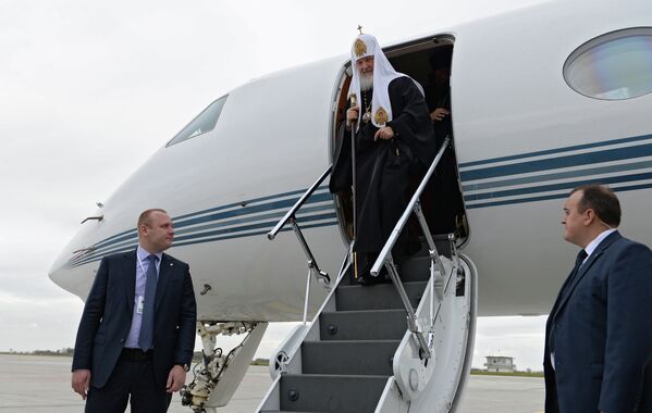 Патриарх Московский и всея Руси Кирилл во время церемонии встречи в аэропорту Никола Тесла в Белграде