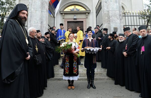 Встреча патриарха Московского и всея Руси Кирилла у кафедрального собора Архангела Михаила в Белграде