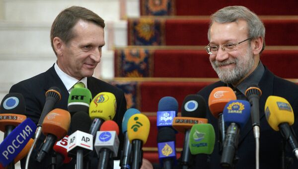 Председатель Государственной Думы РФ Сергей Нарышкин и председатель парламента Ирана Али Лариджани во время совместного подхода к прессе в Тегеране