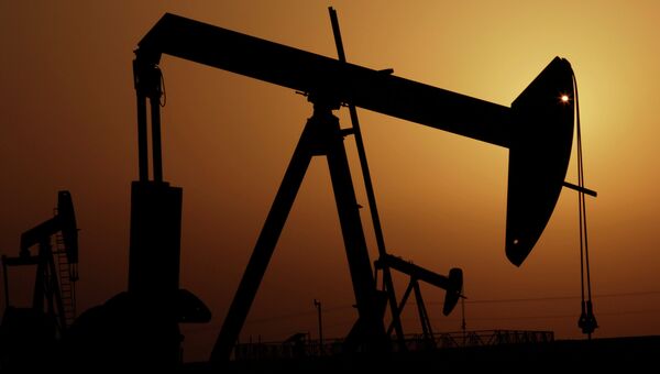 Нефтяные насосы в пустыне Бахрейна