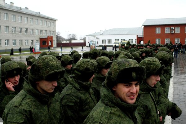 Новобранцы на плацу военного коммисариата Чеченской Республики