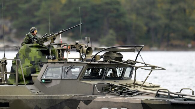 Военный ВМФ Швеции на страже в водах Стокгольмского архипелага 18 октября 2014