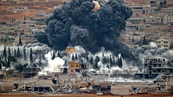 Дым над городом Кобани, Сирия. Архивное фото