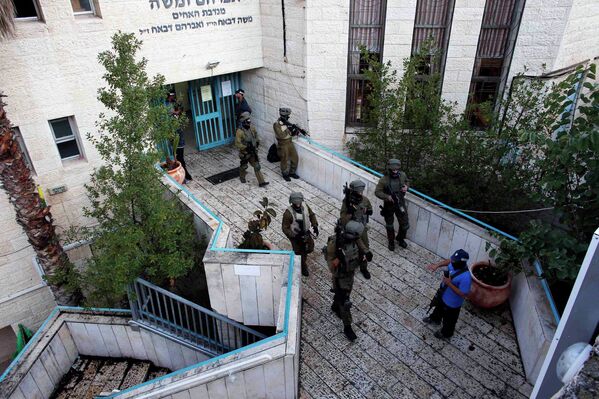На месте нападения на синагогу в районе Хар-Ноф на западной окраине Иерусалима