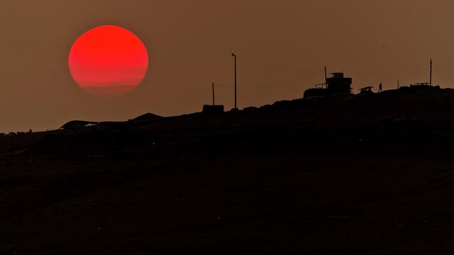 Вид на турецкий военный блокпост на вершине холма Суруч на границе Турции и Сирии, Архивное фото