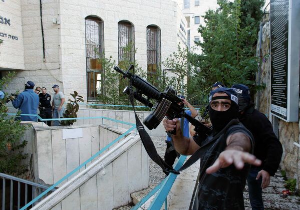 Полиция возле синагоги в районе Хар-Ноф на западной окраине Иерусалима, на которую было совершено нападение