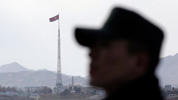 Флаг КНДР возле границы между Северной и Южной Кореей