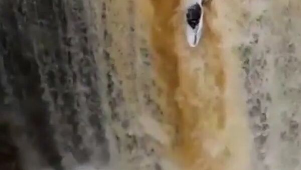 Несколько секунд свободного падения с водопада