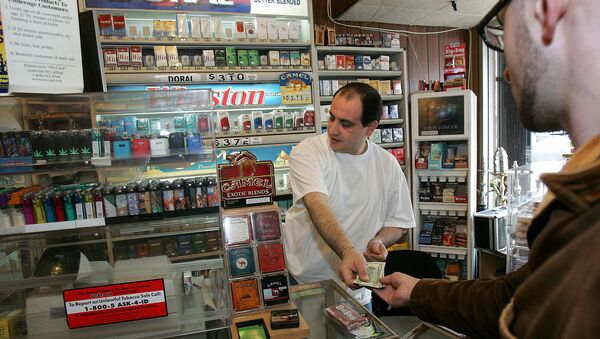 Продажа сигарет в одном из магазинов Сан-Франциско, Калифорния. Архивное фото