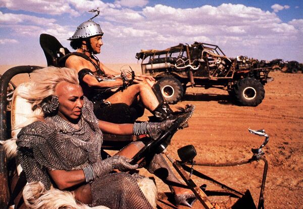 Тина Тернер в фильме Безумный Макс 3: Под куполом грома. 1985 год