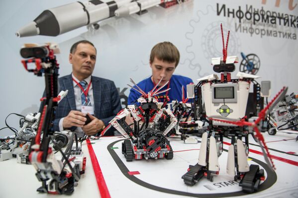 Участники всемирной олимпиады по робототехнике в Сочи