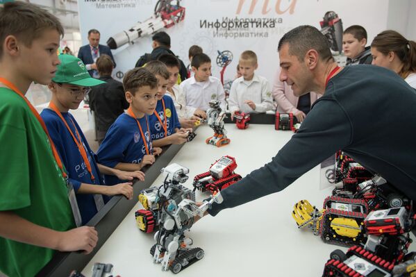 Участники всемирной олимпиады по робототехнике в Сочи