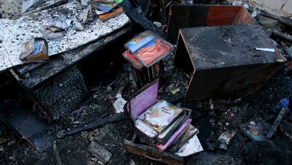 Детские книги в доме, поврежденном в результате обстрела Донецка