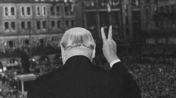 Уинстон Черчилль во время выступления в Страсбурге
