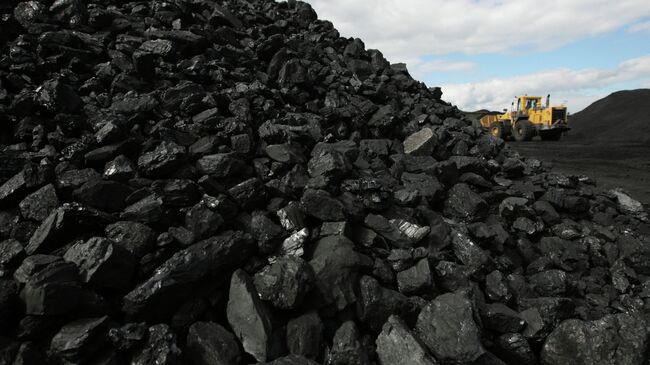 Сортированный уголь, архивное фото