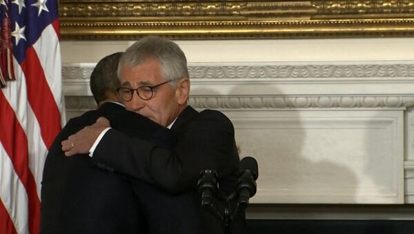 Обама обнял министра обороны Хейгела после объявления о его отставке