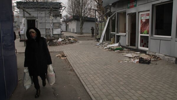 Автобусная остановка в Донецке, пострадавшая от обстрела. Архивное фото