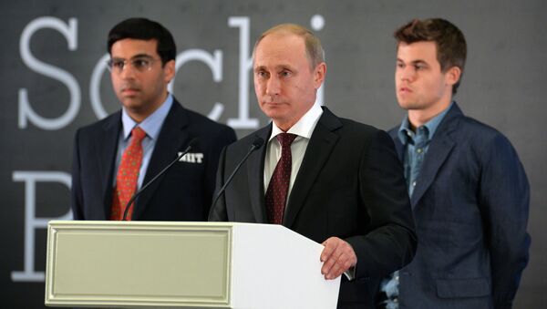 Президент России Владимир Путин выступает на церемонии награждения чемпиона мира по шахматам в Сочи