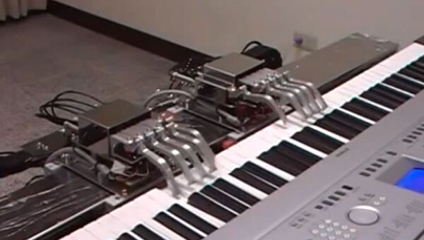 Робот-пианист