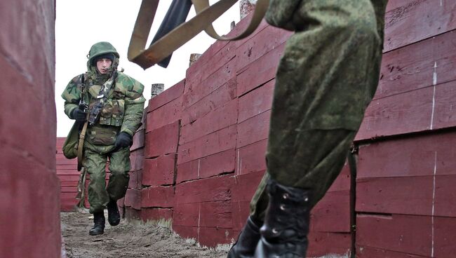 Военнослужащие на учениях, архивное фото