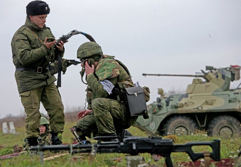 Военнослужащие на учениях морских пехотинцев береговых войск Балтийского флота в рамках подготовки ко дню морской пехоты в Калининградской области