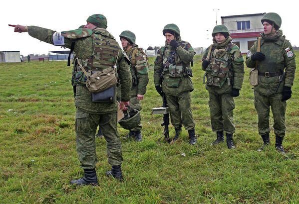 Военнослужащие на учениях морских пехотинцев береговых войск Балтийского флота в рамках подготовки ко дню морской пехоты в Калининградской области