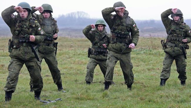 Военнослужащие на учениях морских пехотинцев береговых войск Балтийского флота в рамках подготовки ко дню морской пехоты. Архивное фото