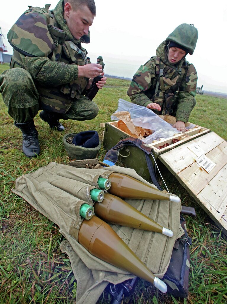 Военнослужащие на учениях морских пехотинцев береговых войск Балтийского флота в рамках подготовки ко дню морской пехоты