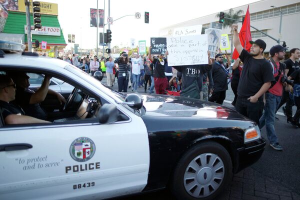 Протестующие против оправдательного приговора полицейскому Уилсону в Лос-Анджелесе