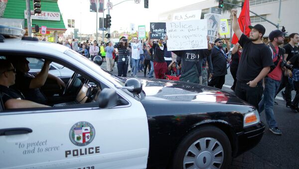 Протестующие против оправдательного приговора полицейскому Уилсону в Лос-Анджелесе