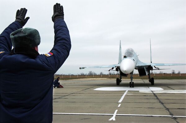 Один из самолетов Су-27 СМ, прибывший в расположение 62-го истребительного авиаполка 27-й смешанной авиадивизии ВВС России, базирующийся на аэродроме Бельбек под Севастополем
