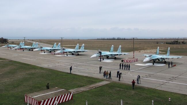 Самолеты Су-27 СМ на аэродроме Бельбек под Севастополем. Архивное фото