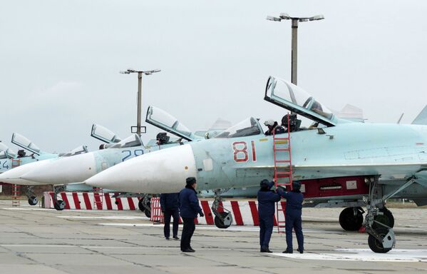 Самолеты Су-27 СМ, прибывшие в расположение 62-го истребительного авиаполка 27-й смешанной авиадивизии ВВС России, базирующийся на аэродроме Бельбек под Севастополем