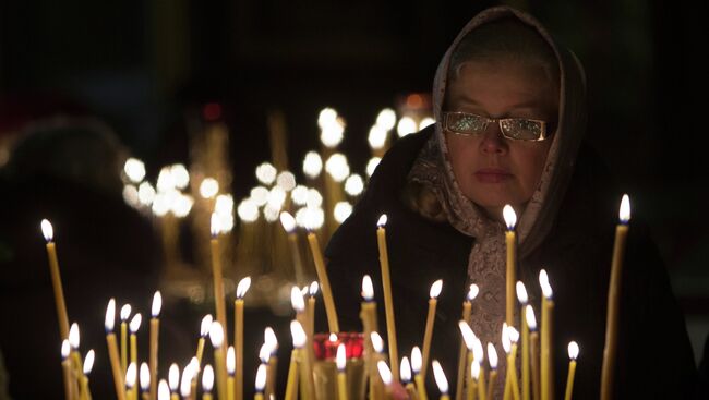 Прихожане во время праздничного Рождественского богослужения. Архивное фото