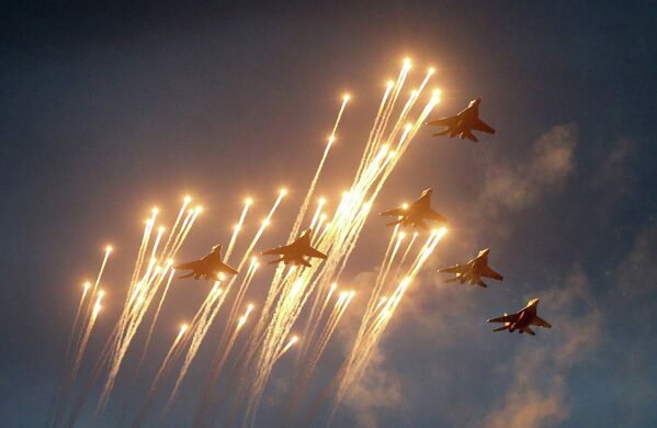 Самолеты МИГ-29 во репетиции парада ко Дню Независимости Белоруссии в Минске