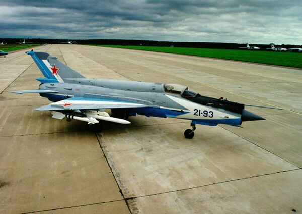 Сверхзвуковой истребитель МиГ-21