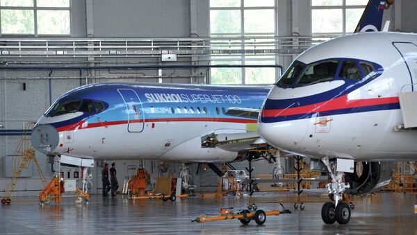 Самолет Sukhoi Superjet 100, архивное фото