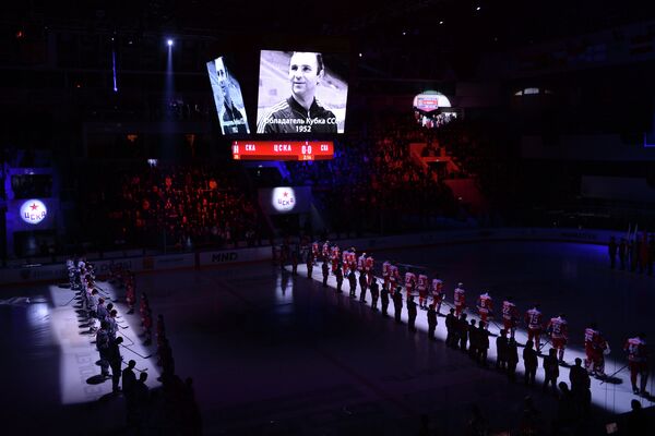 Церемония в память о советском хоккеисте, заслуженном тренере СССР Викторе Тихонове перед началом матча ЦСКА - СКА