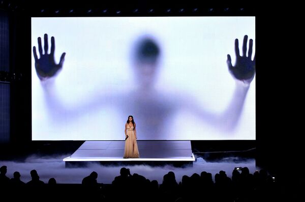 Селена Гомез выступает на American Music Awards в Лос-Анджелесе