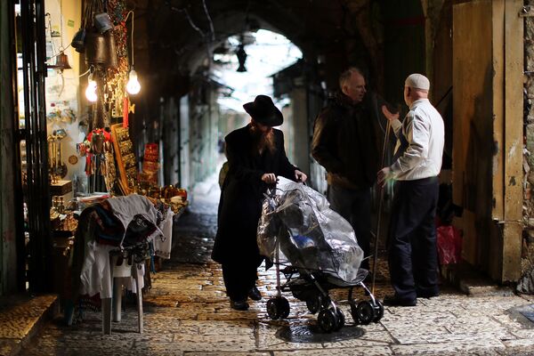 Люди на улицах старого города в Иерусалиме